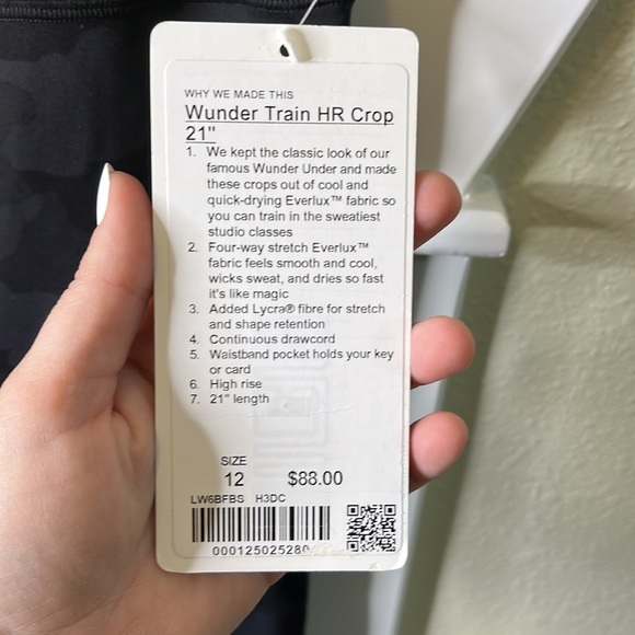 Lululemon Wunder Train High-Rise Crop 21" brand new with tags attached - Picture 3 of 3